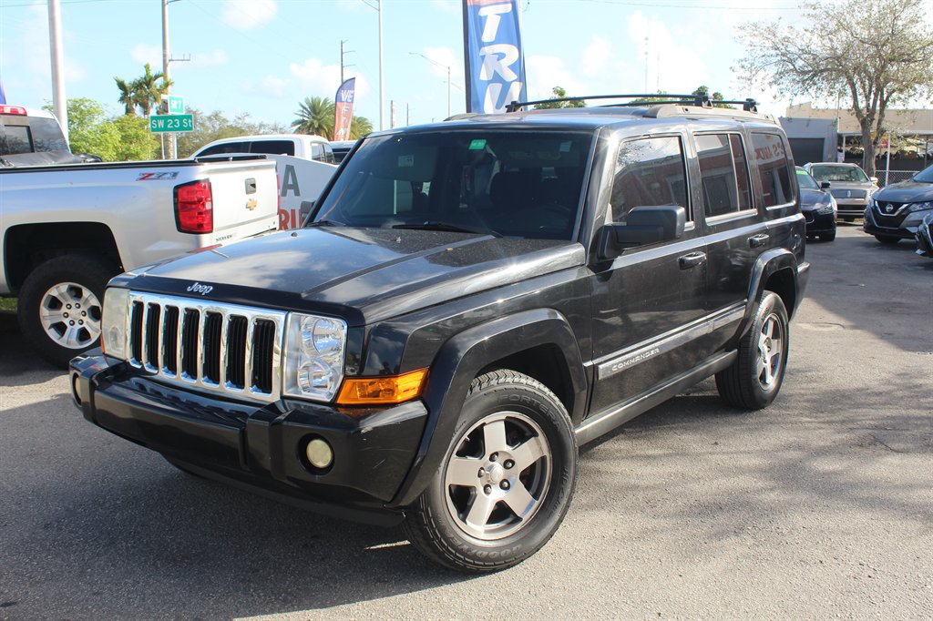 2010 Jeep Commander Sport's photo