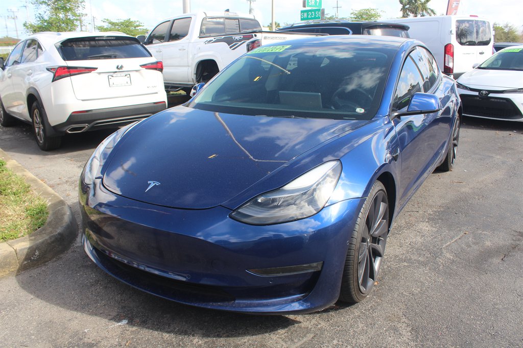 2022 Tesla Model 3 Standard Range Plus's photo